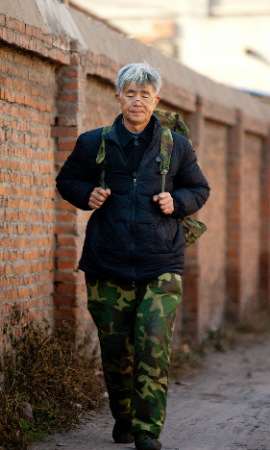 农民自费走千里路帮2千余农民工讨逾3千万工资