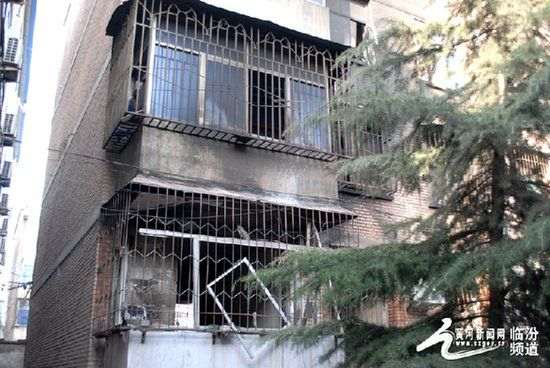 山西襄汾地税家属院发生一起爆炸案，警方在现场。