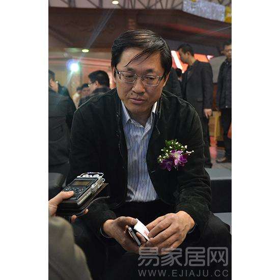 圣象地板执行总裁郭晖: 使整个家居的环境更加的和谐 sheng_xiang_di_ban_zhi_xing_zong_cai_guo_hui_1.jpg 圣象地板执行总裁郭晖: 使整个家居的环境更加的和谐 sheng_xiang_di_ban_zhi_xing_zong_cai_guo_hui_1.jpg