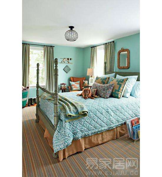 考虑到周末可能会有小朋友留宿她家，客卧的房间布置刻意融入了一些童趣的元素