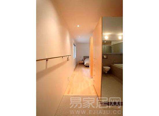 浴厕在走廊尽头，大凶。